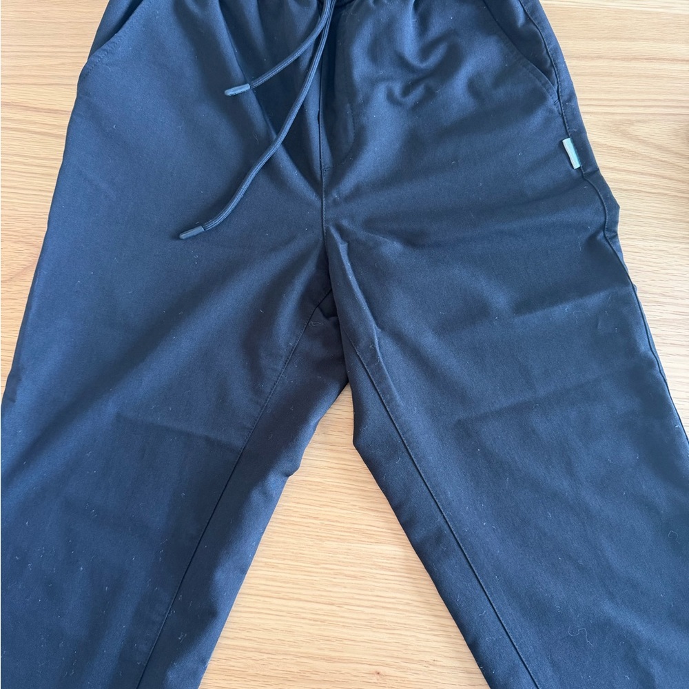 L’Atelier Women's Black Scrub Set (S) - Picture 10 of 11